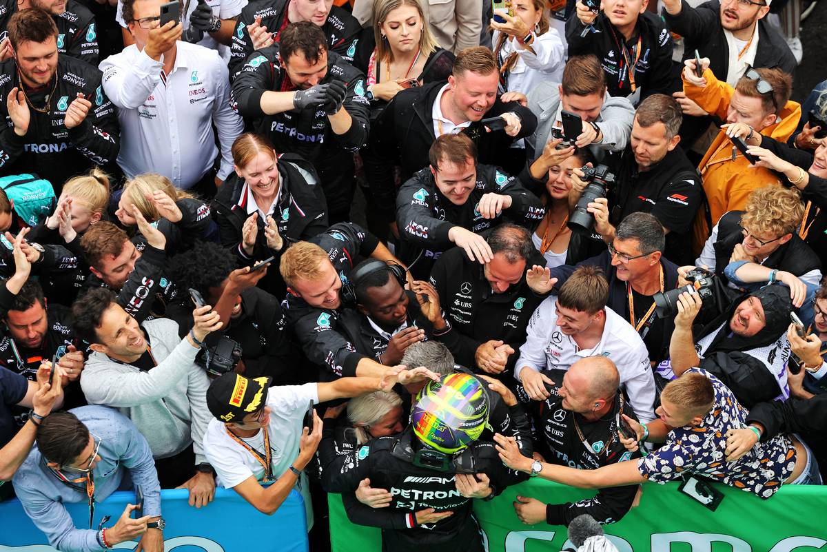 Lewis Hamilton (GBR) Mercedes AMG F1 celebrates his second position with the team in parc ferme. 31.07.2022. Formula 1 World Championship, Rd 13, Hungarian Grand Prix, Budapest, Hungary, Race