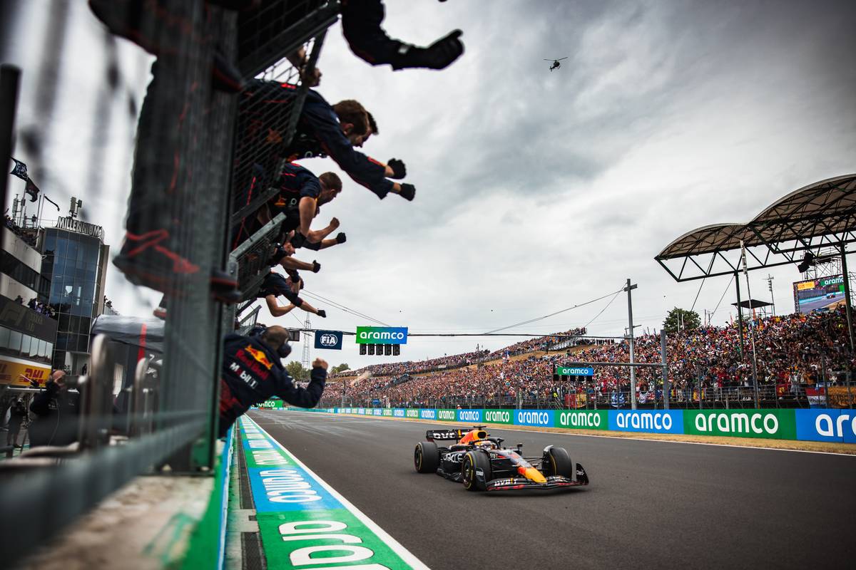 Race winner Max Verstappen (NLD) Red Bull Racing RB18 celebrates as he passes his team at the end of the race. 31.07.2022. Formula 1 World Championship, Rd 13, Hungarian Grand Prix, Budapest, Hungary, Race