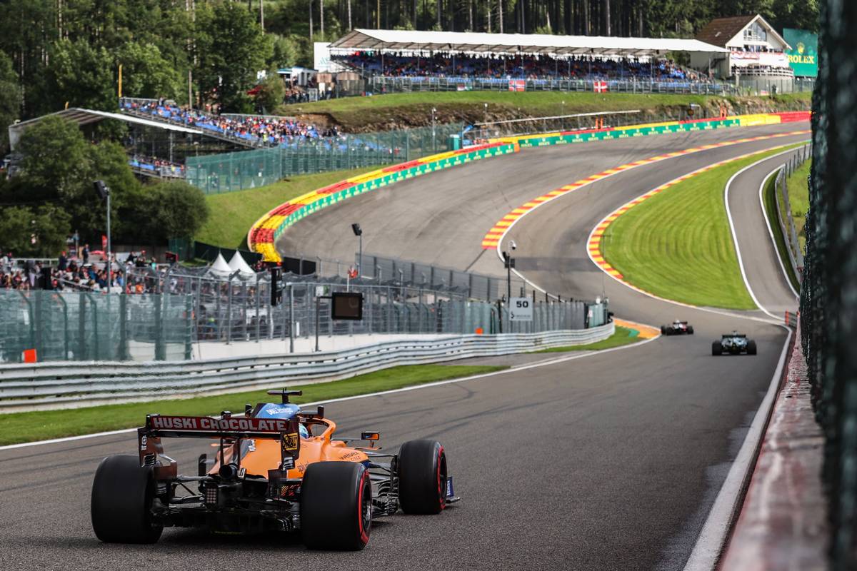 McLaren ‘perlahan meninjau’ opsi mesin untuk 2026 – Brown