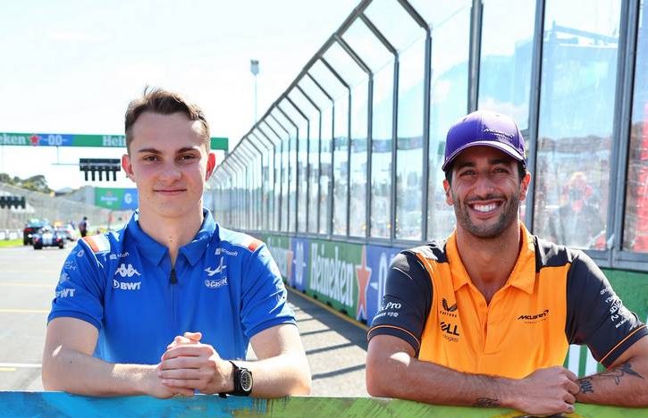 Oscar Piastri (AUS) Alpine F1 Team Reserve Driver and Daniel Ricciardo (AUS) McLaren. 10.04.2022. Formula 1 World Championship, Rd 3, Australian Grand Prix, Albert Park, Melbourne, Australia, Race