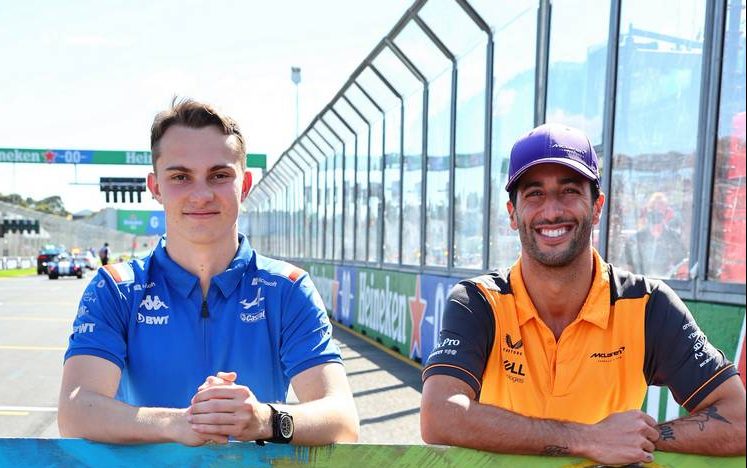 Oscar Piastri (AUS) Alpine F1 Team Reserve Driver and Daniel Ricciardo (AUS) McLaren. 10.04.2022. Formula 1 World Championship, Rd 3, Australian Grand Prix, Albert Park, Melbourne, Australia, Race