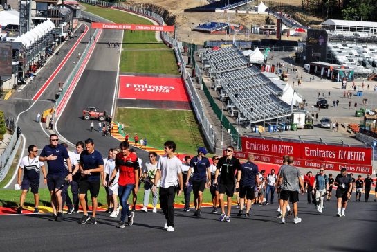 Circuit atmosphere - teams and drivers walk the circuit.
25.08.2022. Formula 1 World Championship, Rd 14, Belgian Grand Prix, Spa Francorchamps, Belgium, Preparation Day.
- www.xpbimages.com, EMail: requests@xpbimages.com © Copyright: Moy / XPB Images