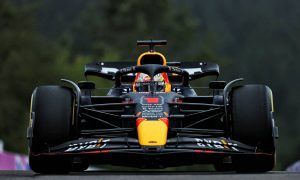 Verstappen takes charge of damp Belgian FP2