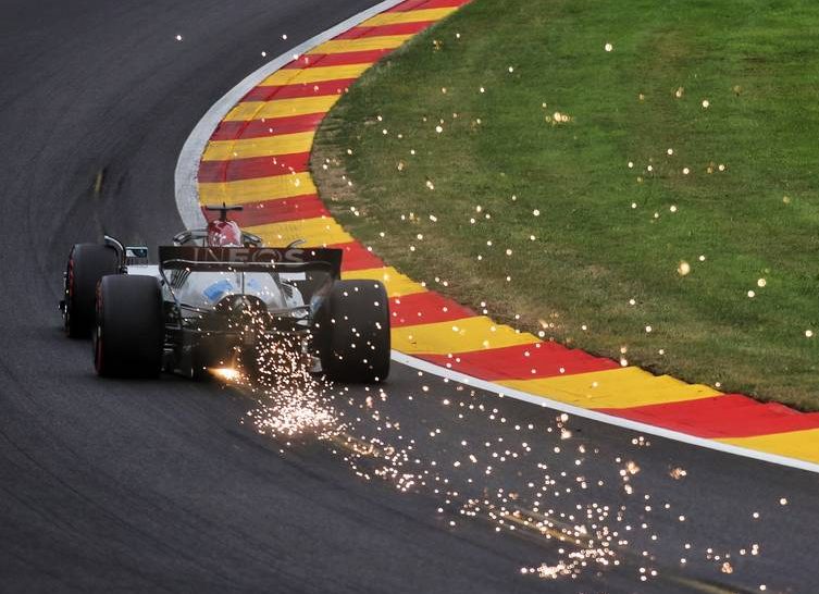 George Russell (GBR) Mercedes AMG F1 W13 sends sparks flying. 27.08.2022. Formula 1 World Championship, Rd 14, Belgian Grand Prix, Spa Francorchamps, Belgium, Qualifying