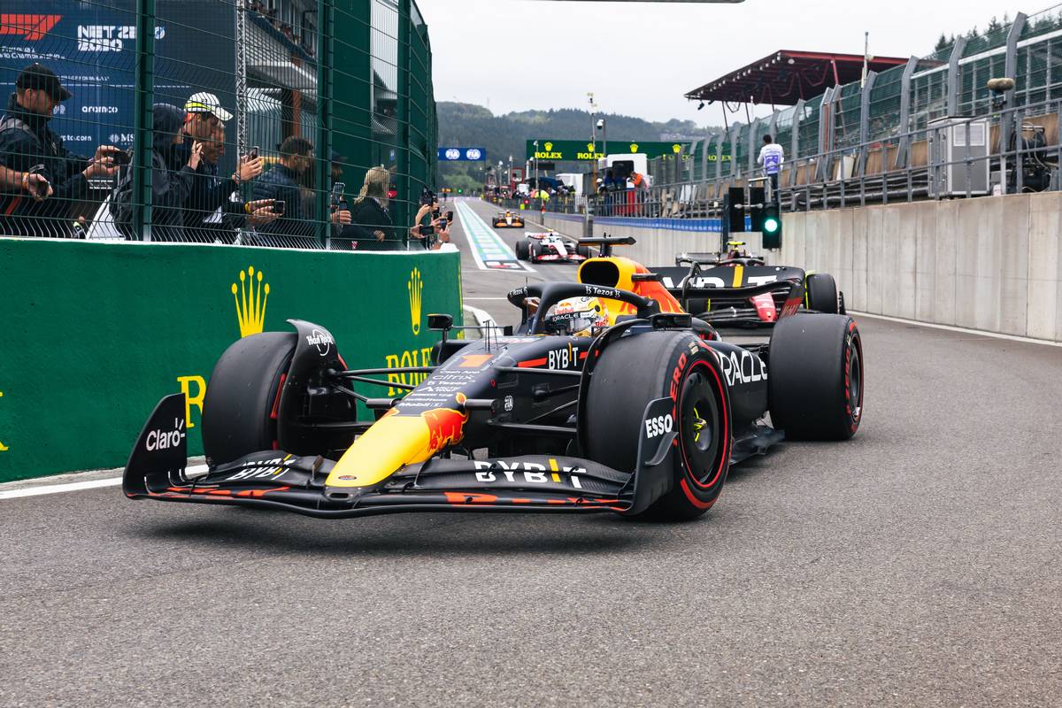 Max Verstappen (NLD) Red Bull Racing RB18 leaves the pits. 27.08.2022. Formula 1 World Championship, Rd 14, Belgian Grand Prix, Spa Francorchamps, Belgium, Qualifying