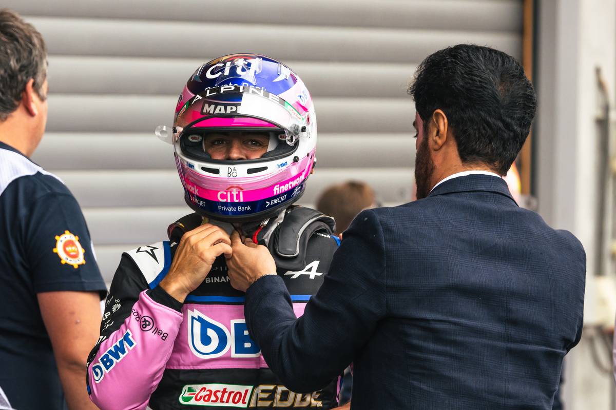 Fernando Alonso (ESP) Alpine F1 Team with Mohammed Bin Sulayem (UAE) FIA President in qualifying parc ferme. 27.08.2022. Formula 1 World Championship, Rd 14, Belgian Grand Prix, Spa Francorchamps, Belgium, Qualifying