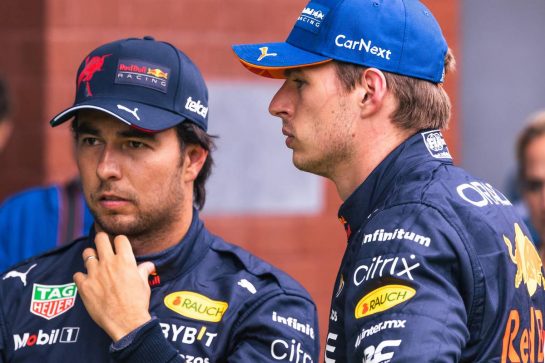 (L to R): Sergio Perez (MEX) Red Bull Racing with team mate Max Verstappen (NLD) Red Bull Racing in qualifying parc ferme.
27.08.2022. Formula 1 World Championship, Rd 14, Belgian Grand Prix, Spa Francorchamps, Belgium, Qualifying Day.
- www.xpbimages.com, EMail: requests@xpbimages.com © Copyright: Bearne / XPB Images