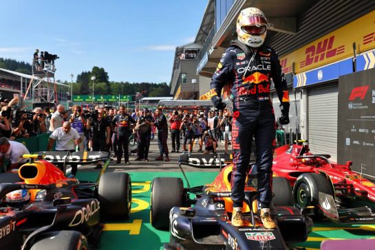 Race winner Max Verstappen (NLD) Red Bull Racing celebrates in parc ferme.
28.08.2022. Formula 1 World Championship, Rd 14, Belgian Grand Prix, Spa Francorchamps, Belgium, Race Day.
- www.xpbimages.com, EMail: requests@xpbimages.com © Copyright: Batchelor / XPB Images