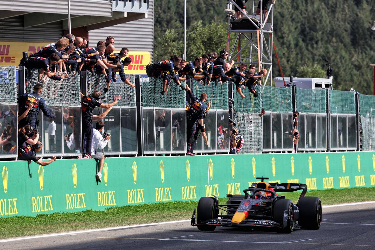 Race winner Max Verstappen (NLD) Red Bull Racing RB18 takes the chequered flag at the end of the race. 28.08.2022. Formula 1 World Championship, Rd 14, Belgian Grand Prix, Spa Francorchamps, Belgium, Race