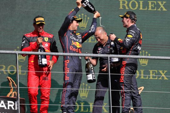 (L to R): Sergio Perez (MEX) Red Bull Racing celebrates with race winner and team mate Max Verstappen (NLD) Red Bull Racing on the podium.
28.08.2022. Formula 1 World Championship, Rd 14, Belgian Grand Prix, Spa Francorchamps, Belgium, Race Day.
- www.xpbimages.com, EMail: requests@xpbimages.com © Copyright: Bearne / XPB Images