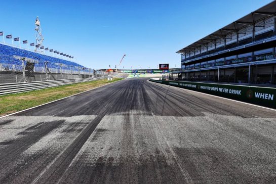 Circuit atmosphere - start / finish straight.
01.09.2022. Formula 1 World Championship, Rd 14, Dutch Grand Prix, Zandvoort, Netherlands, Preparation Day.
- www.xpbimages.com, EMail: requests@xpbimages.com © Copyright: Moy / XPB Images