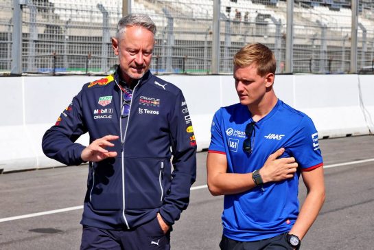 (L to R): Jonathan Wheatley (GBR) Red Bull Racing Team Manager with Mick Schumacher (GER) Haas F1 Team.
01.09.2022. Formula 1 World Championship, Rd 14, Dutch Grand Prix, Zandvoort, Netherlands, Preparation Day.
- www.xpbimages.com, EMail: requests@xpbimages.com © Copyright: Batchelor / XPB Images