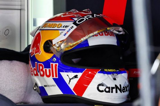 The helmet of Max Verstappen (NLD) Red Bull Racing.
02.09.2022. Formula 1 World Championship, Rd 14, Dutch Grand Prix, Zandvoort, Netherlands, Practice Day.
- www.xpbimages.com, EMail: requests@xpbimages.com © Copyright: Bearne / XPB Images