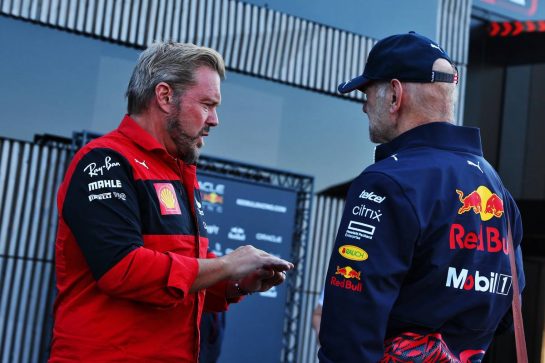 (L to R): Gino Rosato (CDN) Ferrari with Adrian Newey (GBR) Red Bull Racing Chief Technical Officer.
03.09.2022. Formula 1 World Championship, Rd 14, Dutch Grand Prix, Zandvoort, Netherlands, Qualifying Day.
- www.xpbimages.com, EMail: requests@xpbimages.com © Copyright: Miltenburg / XPB Images