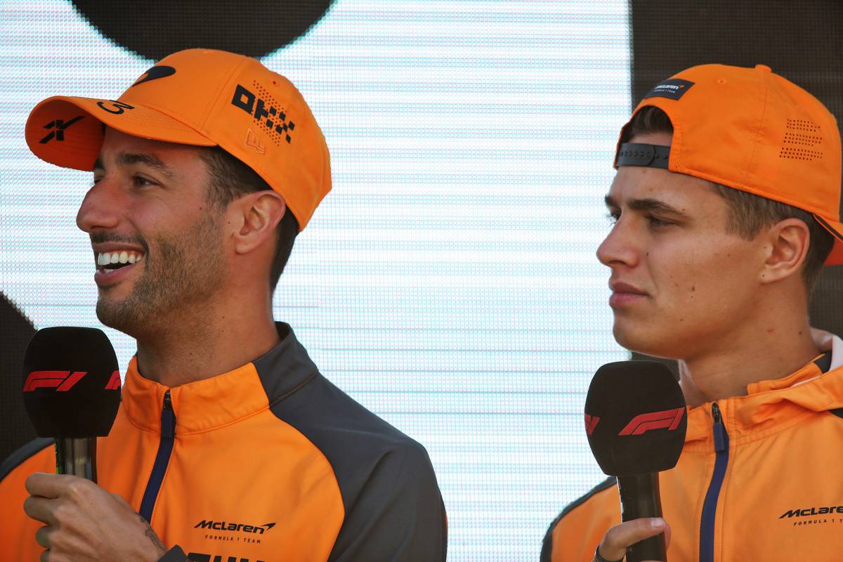 Daniel Ricciardo (AUS) McLaren y su compañero de equipo Lando Norris (GBR) McLaren.  03.09.2022.  Campeonato del Mundo de Fórmula 1, Rd 14, Gran Premio de Holanda, Zandvoort, Países Bajos, Clasificación