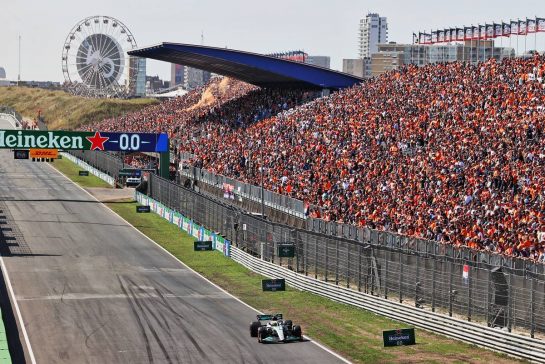Lewis Hamilton (GBR) Mercedes AMG F1 W13.
03.09.2022. Formula 1 World Championship, Rd 14, Dutch Grand Prix, Zandvoort, Netherlands, Qualifying Day.
- www.xpbimages.com, EMail: requests@xpbimages.com © Copyright: Moy / XPB Images