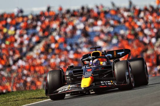 Max Verstappen (NLD) Red Bull Racing RB18.
03.09.2022. Formula 1 World Championship, Rd 14, Dutch Grand Prix, Zandvoort, Netherlands, Qualifying Day.
- www.xpbimages.com, EMail: requests@xpbimages.com © Copyright: Moy / XPB Images