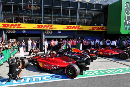 (L to R): Carlos Sainz Jr (ESP) Ferrari F1-75; Max Verstappen (NLD) Red Bull Racing RB18; and Charles Leclerc (MON) Ferrari F1-75 in qualifying parc ferme.
03.09.2022. Formula 1 World Championship, Rd 14, Dutch Grand Prix, Zandvoort, Netherlands, Qualifying Day.
- www.xpbimages.com, EMail: requests@xpbimages.com © Copyright: Moy / XPB Images