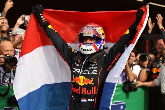 Race winner Max Verstappen (NLD) Red Bull Racing celebrates in parc ferme.
04.09.2022. Formula 1 World Championship, Rd 14, Dutch Grand Prix, Zandvoort, Netherlands, Race Day.
- www.xpbimages.com, EMail: requests@xpbimages.com © Copyright: Moy / XPB Images