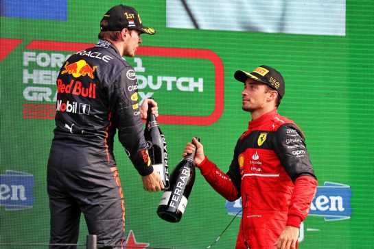 (L to R): race winner Max Verstappen (NLD) Red Bull Racing celebrates on the podium with third placed Charles Leclerc (MON) Ferrari.
04.09.2022. Formula 1 World Championship, Rd 14, Dutch Grand Prix, Zandvoort, Netherlands, Race Day.
- www.xpbimages.com, EMail: requests@xpbimages.com © Copyright: Moy / XPB Images