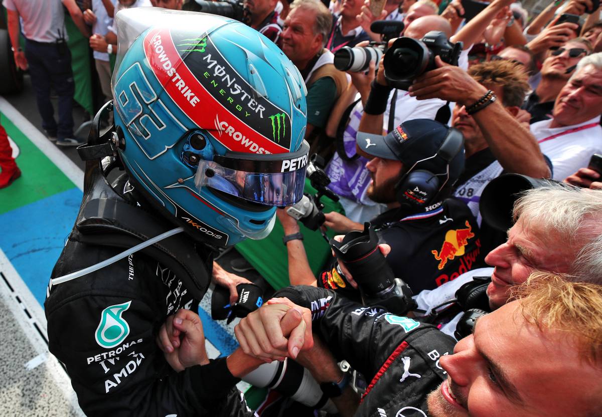 George Russell (GBR) Mercedes AMG F1 celebrates his second position with the team in parc ferme. 04.09.2022. Formula 1 World Championship, Rd 14, Dutch Grand Prix, Zandvoort, Netherlands, Race