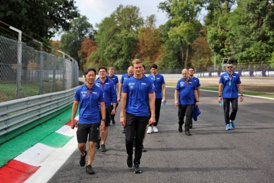 Mick Schumacher (GER) Haas F1 Team walks the circuit with the team.
08.09.2022. Formula 1 World Championship, Rd 16, Italian Grand Prix, Monza, Italy, Preparation Day.
- www.xpbimages.com, EMail: requests@xpbimages.com © Copyright: Bearne / XPB Images