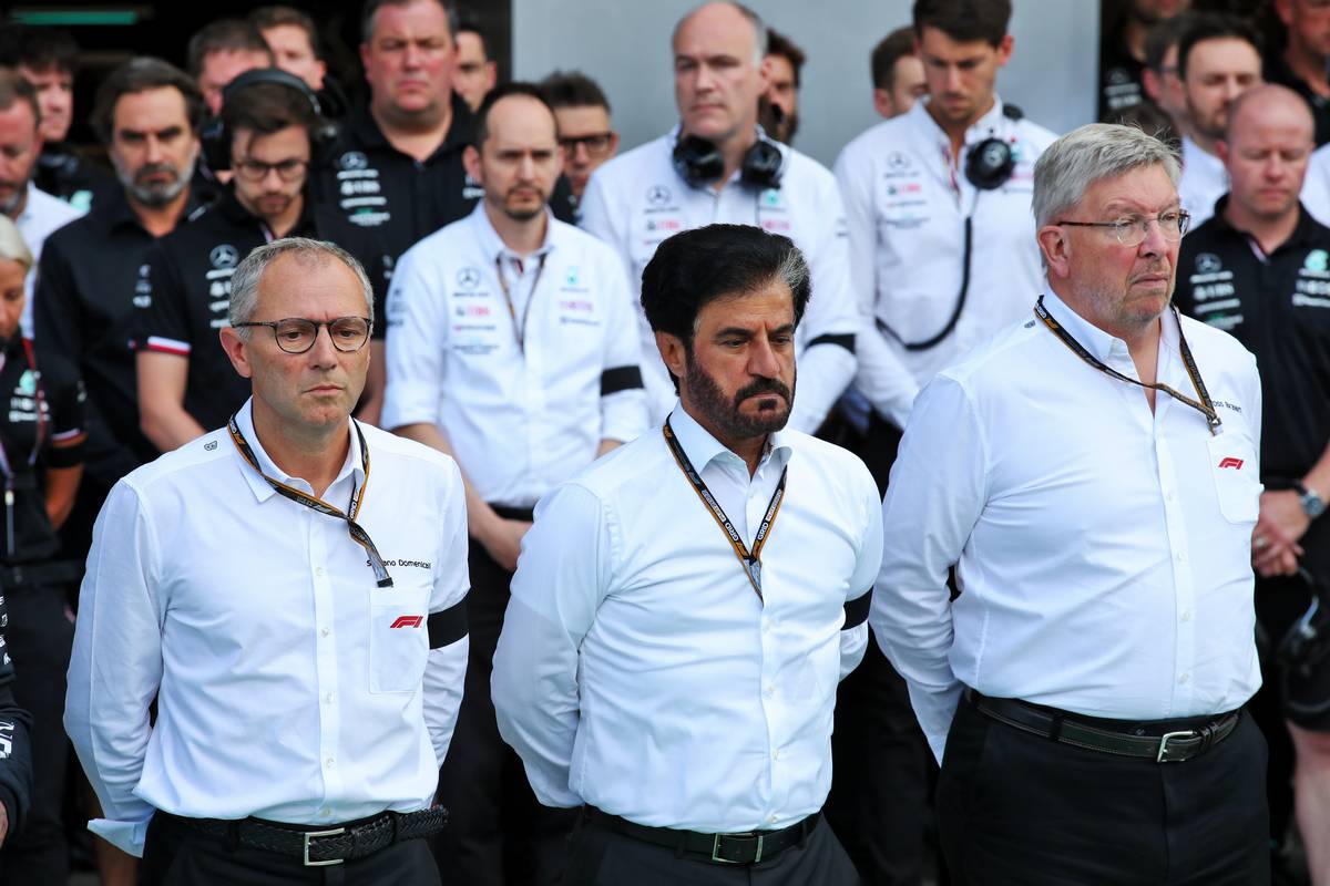 Stefano Domenicali (ITA) Formula One President and CEO; Mohammed Bin Sulayem (UAE) FIA President; and Ross Brawn (GBR) Managing Director, Motor Sports, in the pits as a minutes's silence is held in memory of Queen Elizabeth II. 09.09.2022. Formula 1 World Championship, Rd 16, Italian Grand Prix, Monza, Italy, Practice