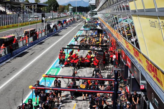 Max Verstappen (NLD) Red Bull Racing RB18 and Charles Leclerc (MON) Ferrari F1-75 in the pits.
09.09.2022. Formula 1 World Championship, Rd 16, Italian Grand Prix, Monza, Italy, Practice Day.
- www.xpbimages.com, EMail: requests@xpbimages.com © Copyright: Coates / XPB Images