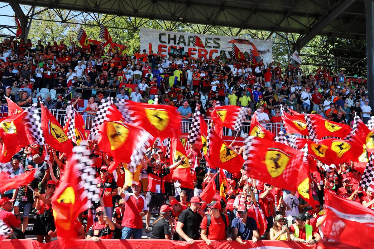 Circuit atmosphere - Ferrari fans in the grandstand. 11.09.2022. Formula 1 World Championship, Rd 16, Italian Grand Prix, Monza, Italy, Race