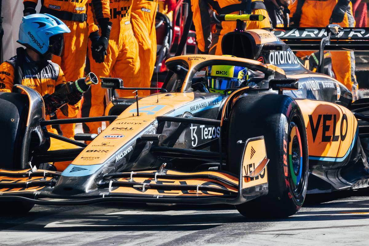 Lando Norris (GBR) McLaren MCL36 makes a pit stop. 11.09.2022. Formula 1 World Championship, Rd 16, Italian Grand Prix, Monza, Italy, Race