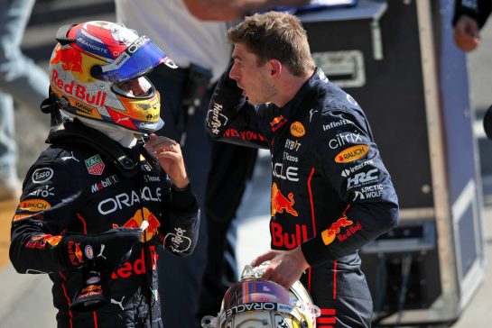 (L to R): Sergio Perez (MEX) Red Bull Racing in parc ferme with team mate Max Verstappen (NLD) Red Bull Racing.
11.09.2022. Formula 1 World Championship, Rd 16, Italian Grand Prix, Monza, Italy, Race Day.
 - www.xpbimages.com, EMail: requests@xpbimages.com © Copyright: Coates / XPB Images