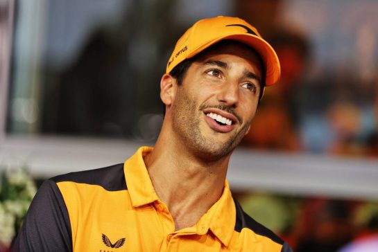 Daniel Ricciardo (AUS) McLaren.
29.09.2022. Formula 1 World Championship, Rd 17, Singapore Grand Prix, Marina Bay Street Circuit, Singapore, Preparation Day.
- www.xpbimages.com, EMail: requests@xpbimages.com © Copyright: Moy / XPB Images