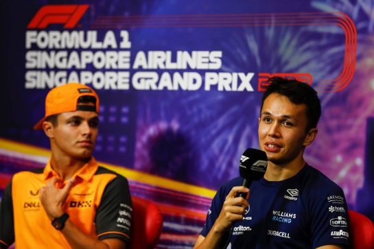 (L to R): Lando Norris (GBR) McLaren and Alexander Albon (THA) Williams Racing in the FIA Press Conference.
29.09.2022. Formula 1 World Championship, Rd 17, Singapore Grand Prix, Marina Bay Street Circuit, Singapore, Preparation Day.
- www.xpbimages.com, EMail: requests@xpbimages.com © Copyright: XPB Images
