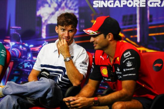 (L to R): Pierre Gasly (FRA) AlphaTauri and Carlos Sainz Jr (ESP) Ferrari in the FIA Press Conference.
29.09.2022. Formula 1 World Championship, Rd 17, Singapore Grand Prix, Marina Bay Street Circuit, Singapore, Preparation Day.
- www.xpbimages.com, EMail: requests@xpbimages.com © Copyright: XPB Images
