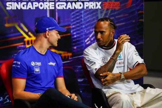 (L to R): Mick Schumacher (GER) Haas F1 Team and Lewis Hamilton (GBR) Mercedes AMG F1 in the FIA Press Conference.
29.09.2022. Formula 1 World Championship, Rd 17, Singapore Grand Prix, Marina Bay Street Circuit, Singapore, Preparation Day.
- www.xpbimages.com, EMail: requests@xpbimages.com © Copyright: XPB Images