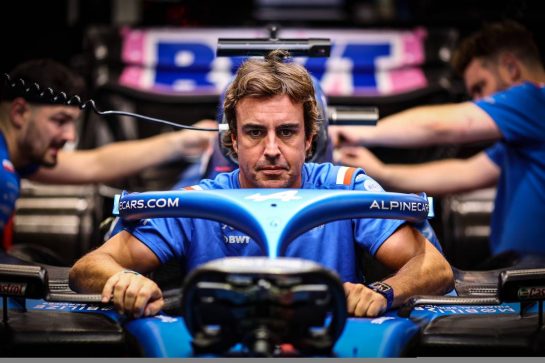 Fernando Alonso (ESP), Alpine F1 Team 29.09.2022. Formula 1 World Championship, Rd 17, Singapore Grand Prix, Marina Bay Street Circuit, Singapore, Preparation Day.- www.xpbimages.com, EMail: requests@xpbimages.com © Copyright: Charniaux / XPB Images