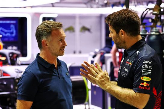 (L to R): Christian Horner (GBR) Red Bull Racing Team Principal with Jamie Redknapp (GBR) Former Professional Football Player.
29.09.2022. Formula 1 World Championship, Rd 17, Singapore Grand Prix, Marina Bay Street Circuit, Singapore, Preparation Day.
 - www.xpbimages.com, EMail: requests@xpbimages.com © Copyright: Coates / XPB Images