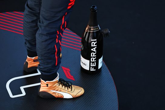 SUZUKA, JAPAN - OCTOBER 09: A detail view of the race boots of Race winner and 2022 F1 World Drivers Champion Max Verstappen of the Netherlands and Oracle Red Bull Racing celebrates on the podium during the F1 Grand Prix of Japan at Suzuka International Racing Course on October 09, 2022 in Suzuka, Japan. (Photo by Mark Thompson/Getty Images ) // Getty Images / Red Bull Content Pool // SI202210090633 // Usage for editorial use only //