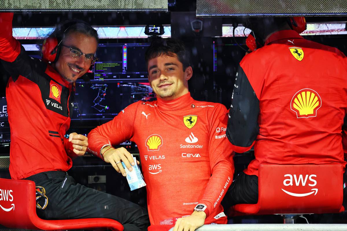 Laurent Mekies (FRA) Ferrari Sporting Director with Charles Leclerc (MON) Ferrari and Mattia Binotto (ITA) Ferrari Team Principal. 01.10.2022. Formula 1 World Championship, Rd 17, Singapore Grand Prix, Marina Bay Street Circuit, Singapore, Qualifying