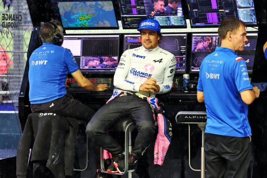 Fernando Alonso (ESP) Alpine F1 Team.
01.10.2022. Formula 1 World Championship, Rd 17, Singapore Grand Prix, Marina Bay Street Circuit, Singapore, Qualifying Day.
- www.xpbimages.com, EMail: requests@xpbimages.com © Copyright: Batchelor / XPB Images