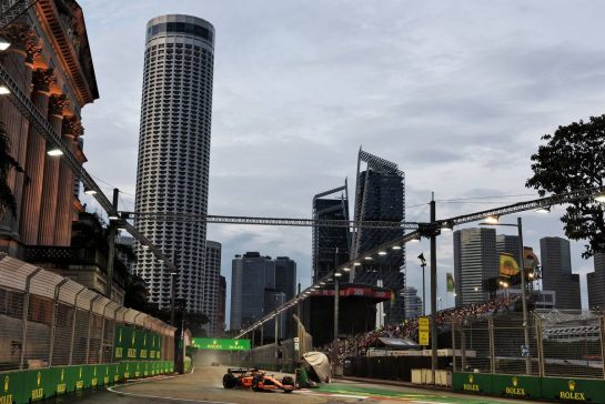 Daniel Ricciardo (AUS) McLaren MCL36.
01.10.2022. Formula 1 World Championship, Rd 17, Singapore Grand Prix, Marina Bay Street Circuit, Singapore, Qualifying Day.
- www.xpbimages.com, EMail: requests@xpbimages.com © Copyright: Bearne / XPB Images