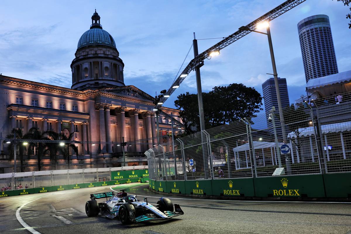 George Russell (GBR) Mercedes AMG F1 W13. 01.10.2022. Formula 1 World Championship, Rd 17, Singapore Grand Prix, Marina Bay Street Circuit, Singapore, Qualifying