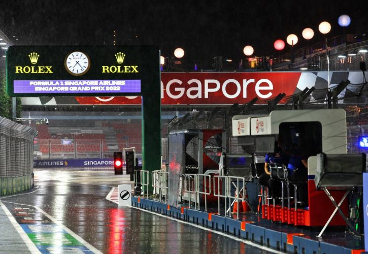 Circuit atmosphere - heavy rain delays the start of the race. 02.10.2022. Formula 1 World Championship, Rd 17, Singapore Grand Prix, Marina Bay Street Circuit, Singapore, Race