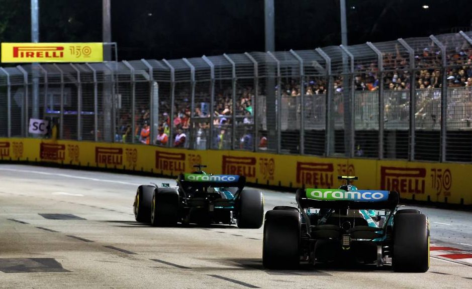 Lance Stroll (CDN) Aston Martin F1 Team AMR22 leads Sebastian Vettel (GER) Aston Martin F1 Team AMR22. 02.10.2022. Formula 1 World Championship, Rd 17, Singapore Grand Prix, Marina Bay Street Circuit, Singapore, Race