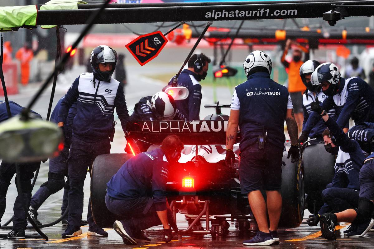 GASLY Pierre (fra), Scuderia AlphaTauri AT03, wearing Louis