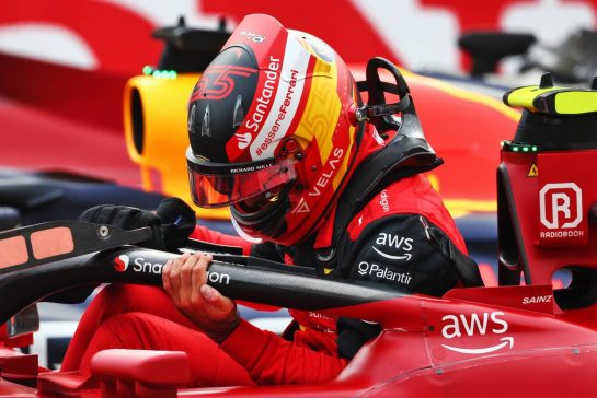 Carlos Sainz Jr (ESP) Ferrari F1-75 in qualifying parc ferme.
08.10.2022. Formula 1 World Championship, Rd 18, Japanese Grand Prix, Suzuka, Japan, Qualifying Day.
- www.xpbimages.com, EMail: requests@xpbimages.com © Copyright: Coates / XPB Images