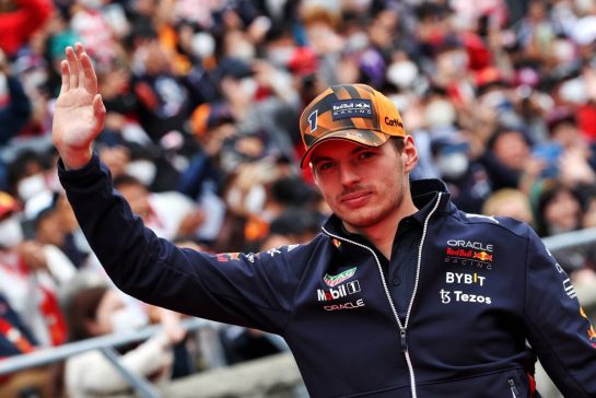 Max Verstappen (NLD) Red Bull Racing on the drivers parade.
09.10.2022. Formula 1 World Championship, Rd 18, Japanese Grand Prix, Suzuka, Japan, Race Day.
- www.xpbimages.com, EMail: requests@xpbimages.com © Copyright: Bearne / XPB Images