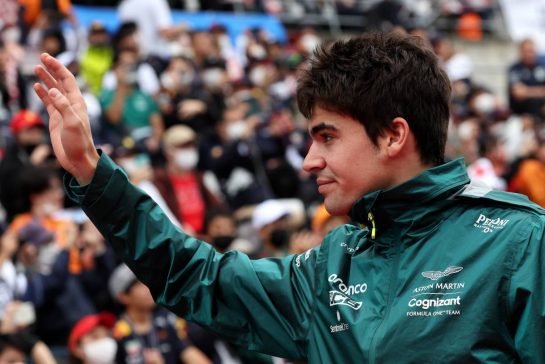 Lance Stroll (CDN) Aston Martin F1 Team on the drivers parade.
09.10.2022. Formula 1 World Championship, Rd 18, Japanese Grand Prix, Suzuka, Japan, Race Day.
- www.xpbimages.com, EMail: requests@xpbimages.com © Copyright: Bearne / XPB Images