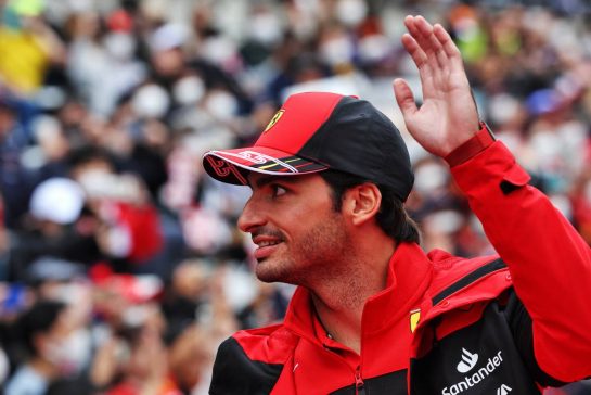 Carlos Sainz Jr (ESP) Ferrari on the drivers parade.
09.10.2022. Formula 1 World Championship, Rd 18, Japanese Grand Prix, Suzuka, Japan, Race Day.
- www.xpbimages.com, EMail: requests@xpbimages.com © Copyright: Bearne / XPB Images
