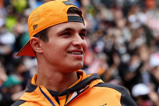 Lando Norris (GBR) McLaren on the drivers parade.
09.10.2022. Formula 1 World Championship, Rd 18, Japanese Grand Prix, Suzuka, Japan, Race Day.
- www.xpbimages.com, EMail: requests@xpbimages.com © Copyright: Bearne / XPB Images